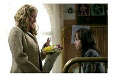 Elizabeth quiere agradarle a Dakota ¿Para qué?