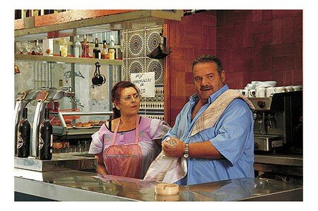 Lolo en su barra